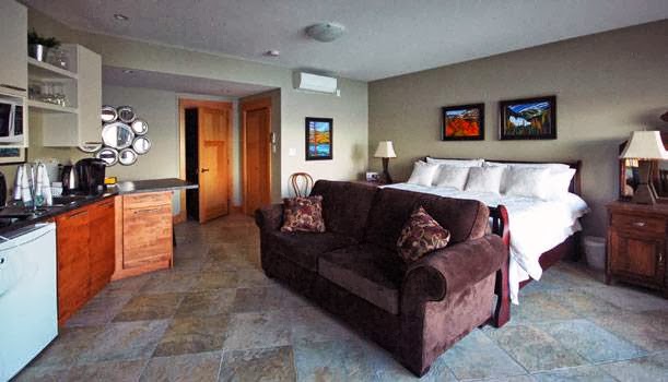 Pineacre on the Lake - Pineacre on the Lake 7220 Highway 97 South, Peachland, BC V0H 1X9, Canada