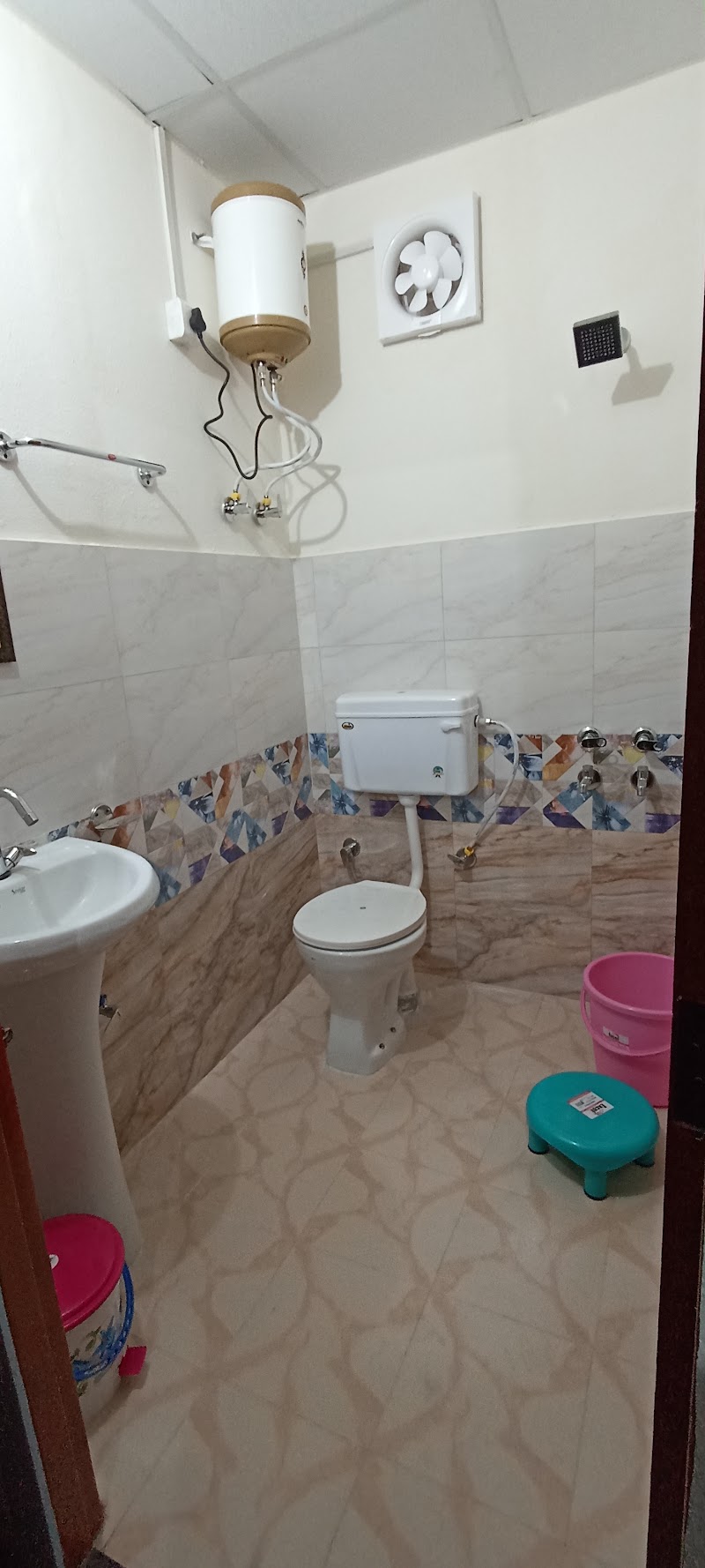 annie's hilltop retreat - annie's hilltop retreat 34QX+79G, Larankelo, Himachal Pradesh 175104, India