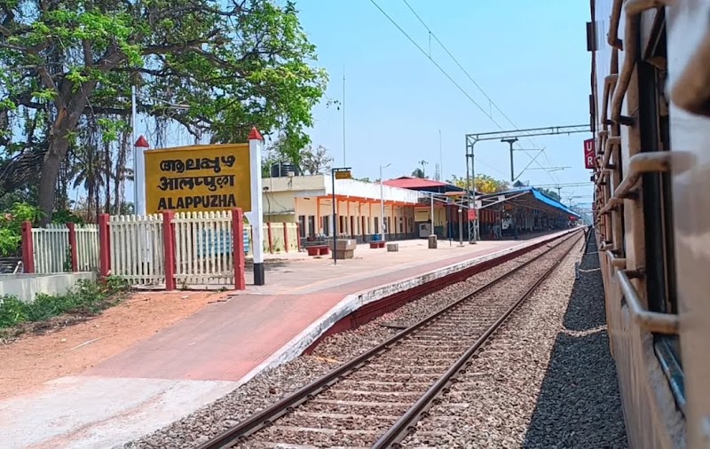 Alappuzha Railway Station - Alappuzha Railway Station, Kunnumpuram, Alappuzha, Keralam 688012, India