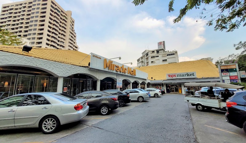 Miracle Mall - Miracle Mall PHHC+JWG, 745 Sukhumvit Rd, Khwaeng Khlong Tan Nuea, Watthana, Krung Thep Maha Nakhon 10110, Thailand