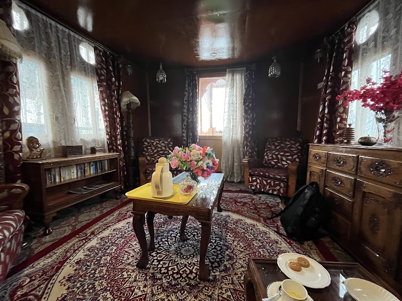 Houseboat Wild Rose - Dal Lake -Best Houseboat in Srinagar ,Kashmir - Houseboat Wild Rose - Dal Lake -Best Houseboat in Srinagar ,Kashmir, ghat no. 15, Nehru park, near floating post office, Karapura, Rainawari, Srinagar, 190003
