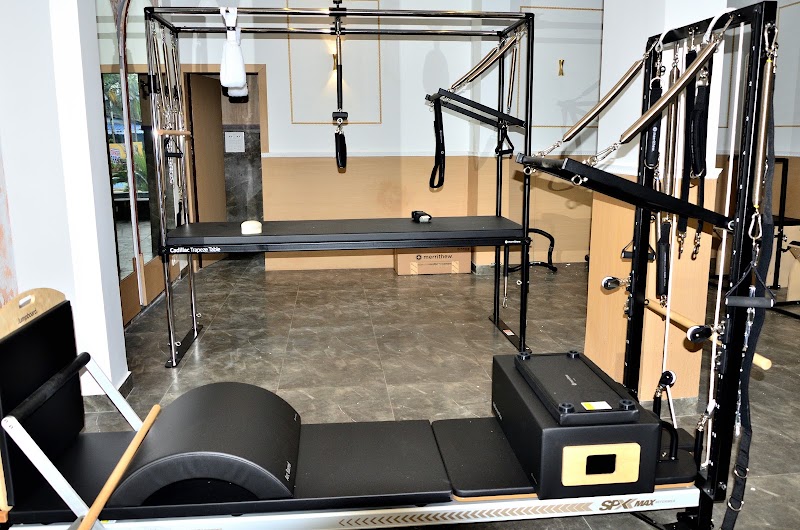 AGRANI FITNESS STUDIO - AGRANI FITNESS STUDIO, 24d, Peary Mohan Roy Rd, Chetla, Kolkata, West Bengal 700027, India