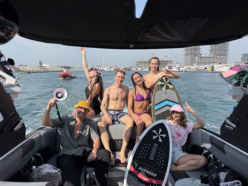 Wakesurfing & Wakeboarding - Wakesurfing & Wakeboarding, Dubai Marina - Dubai International Marine Club - Dubai - United Arab Emirates
