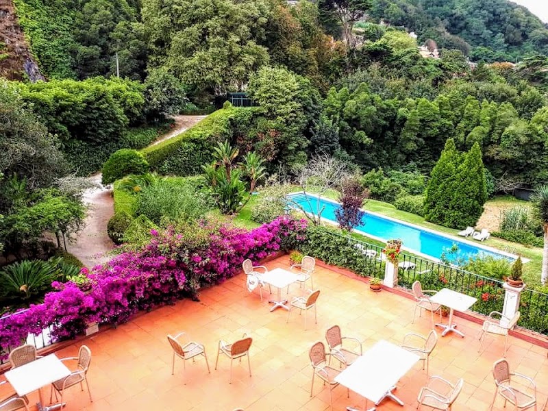 Hotel Sintra Jardim - Hotel Sintra Jardim Tv. dos Avelares 12, 2710-506 Sintra, Portugal