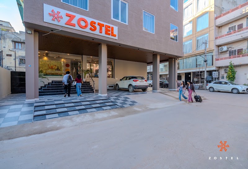Zostel Jaipur (MI Road) - Zostel Jaipur (MI Road), Park House Scheme, 2B, Mirza Ismail Rd, Sindhi Camp, Jaipur, Rajasthan 302001, India