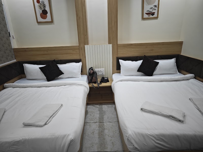 Hotel Kusum Kunj - Hotel Kusum Kunj 31, Khurram Shah Jahan Marg Towards, Gadhapulia square, to, rangbawdi marg, Sakhipura, Ujjain, Madhya Pradesh 456001, India