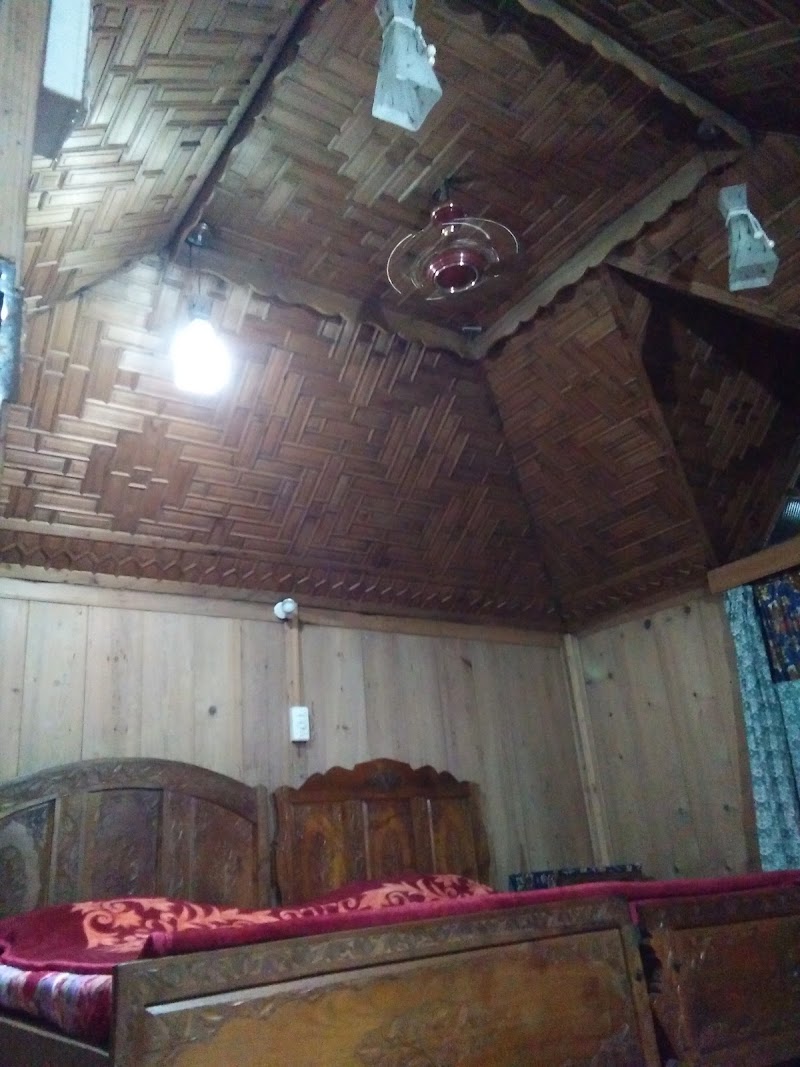 Holiday Inn Group of Houseboat - Holiday Inn Group of Houseboat, Ghat No 14, Karapura, Dal Lake, Srinagar, 190001