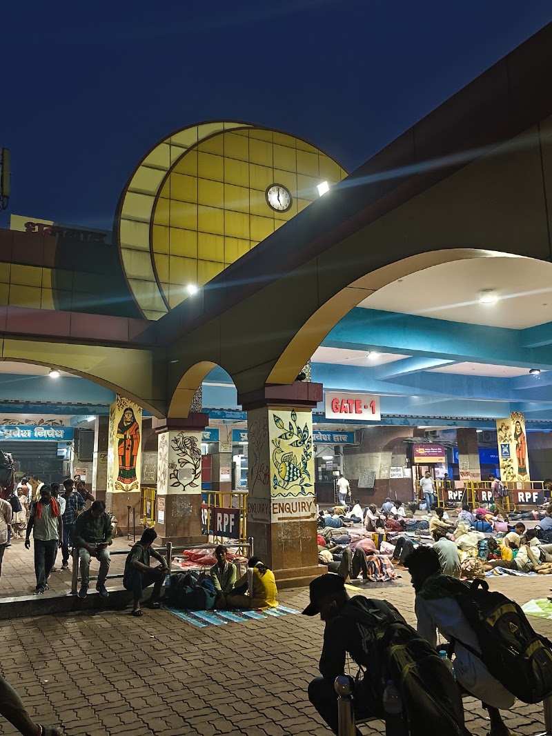 Dhanbad station - Dhanbad station, QCVH+26F, Dhanbad Railway Station Rd, New Station Railway Colony, Damodarpur, Dhanbad, Jharkhand 826007, India
