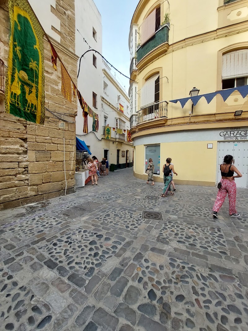 Casa Palacio del Almirante - Casa Palacio del Almirante Pl. San Martín, 4, 11005 Cádiz, Spain