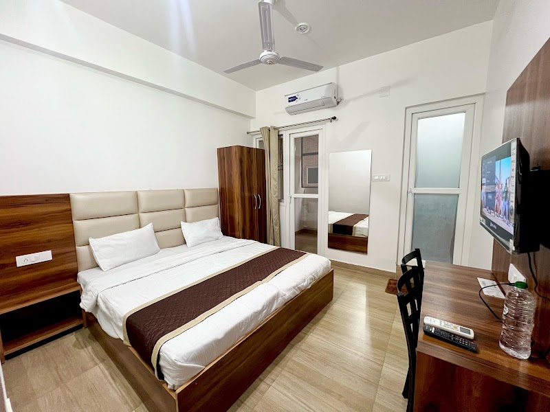 Hotel Manikut - Hotel Manikut opposite to Royal Cafe, Laxman Jhula, Rishikesh, Jonk, Uttarakhand 249302, India