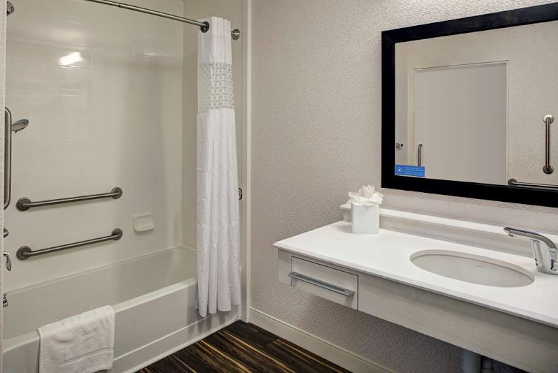 Hampton Inn & Suites Richmond - Downtown - Hampton Inn & Suites Richmond - Downtown, 700 E Main St Suite A, Richmond, VA 23219, USA