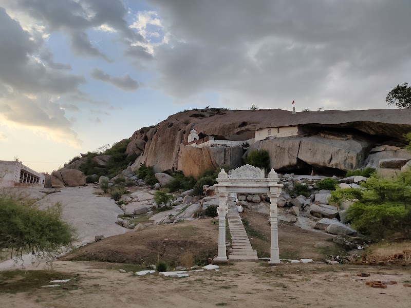 Devgiri Temple - देवगिरि माता जी का मंदिर - Devgiri Temple - देवगिरि माता जी का मंदिर, Devgiri hills, gaon, near Mori, Sena, Jawai Bandh, Rajasthan 306126, India