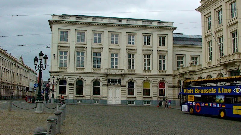 Koningsplein - Statue of Godfrey of Bouillon - Koningsplein - Statue of Godfrey of Bouillon Pl. Royale 11, 1000 Bruxelles, Belgium