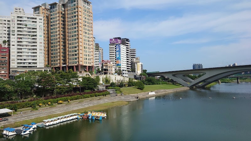 Bitan Hotel - Bitan Hotel No. 121號, Bitan Rd, Taiping Village, Xindian District, New Taipei City, Taiwan 231