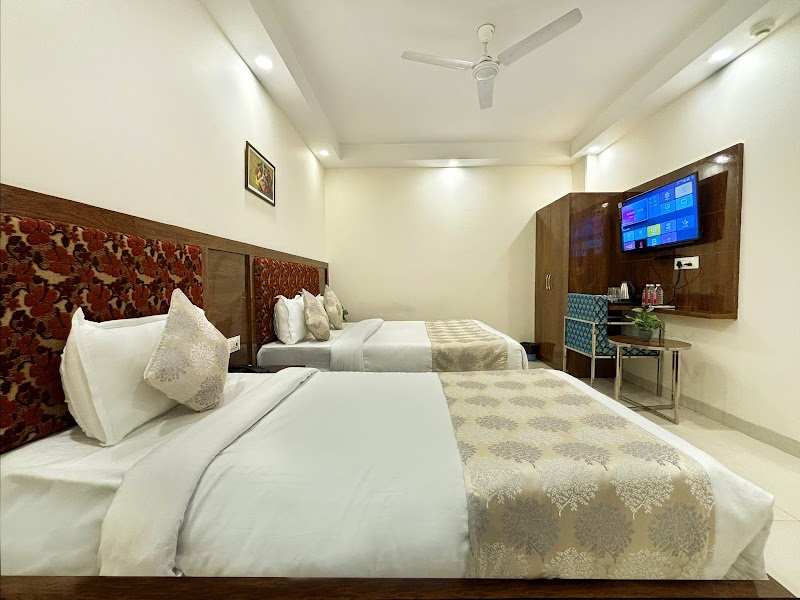 Hotel Emblem Suites By Denver - Hotel Emblem Suites By Denver Plot No.219-A, Mahipalpur NH, 8 KH 423, Road No. 6, Block RZ, Mahipalpur Village, Mahipalpur, New Delhi, Delhi 110037, India