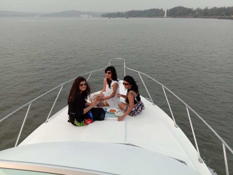 Jenesus Tour and Travels- Adventure Sports,Scuba Diving,Water Sports,Dudhsagar Waterfall,Island Trip,Dolphin trip - Jenesus Tour and Travels- Adventure Sports,Scuba Diving,Water Sports,Dudhsagar Waterfall,Island Trip,Dolphin trip, 1/5, Jerry Place, opp. Raza the shoping mall, Near Calangute Beach, Calangute, Goa 403516, India