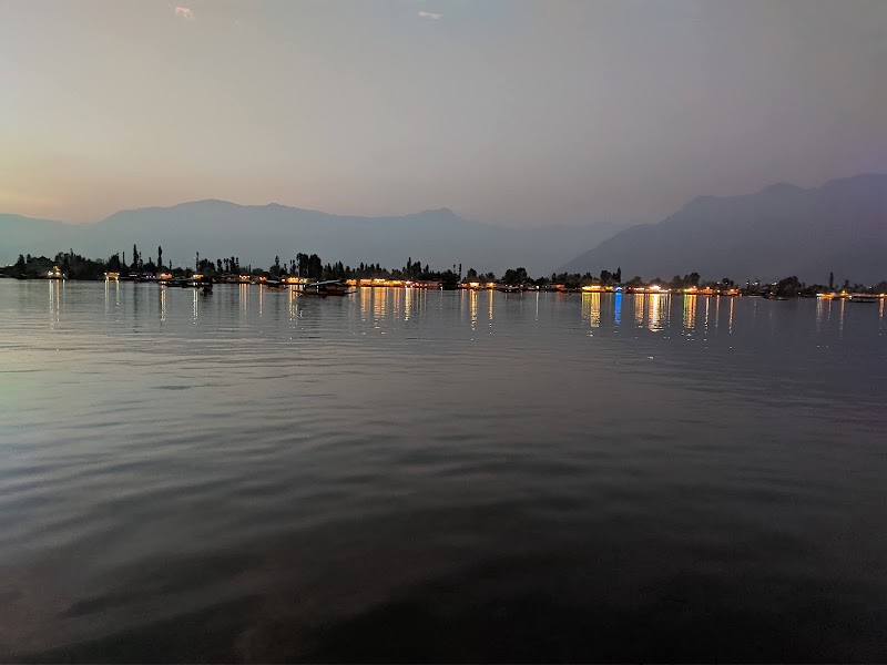 Dawn Group of Houseboats. - Dawn Group of Houseboats., Ghat no.17, Near Mahraja Palace, Karapura, Rainawari, Nehru park, Dal lake Srinagar, Srinagar, 190001