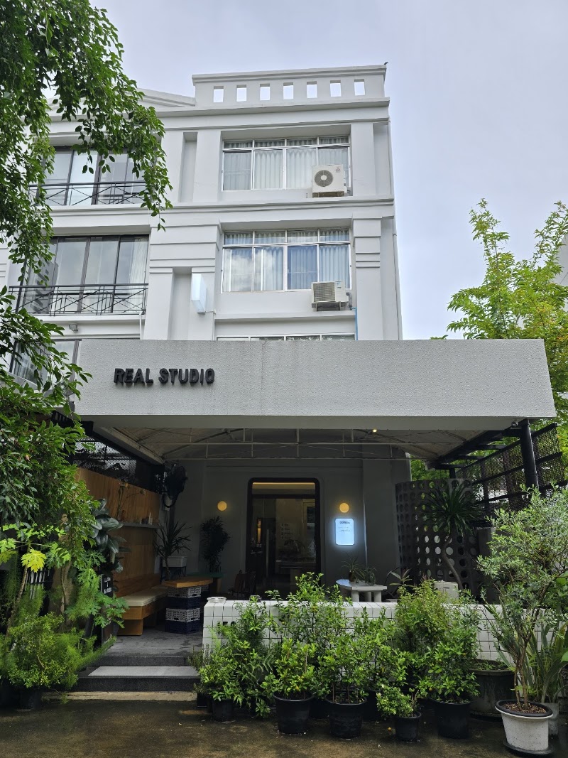 REAL GROCERS - REAL GROCERS 158 soi phrom chit, ซ. สุขุมวิท 33 แขวงคลองตันเหนือ เขตวัฒนา กรุงเทพมหานคร 10110, Thailand