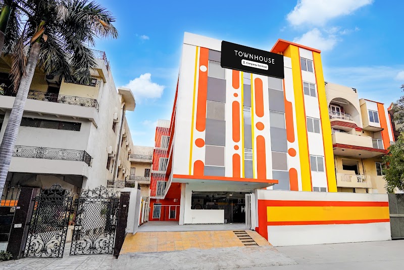 Townhouse Oak by OYO Sector 18 Metro Station Formerly Raasha Inn