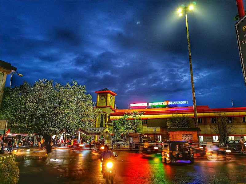Kozhikode Railway Station - Kozhikode Railway Station, 6QWJ+JFM, Railway Station Rd, Palayam, Kozhikode, Keralam 673001, India