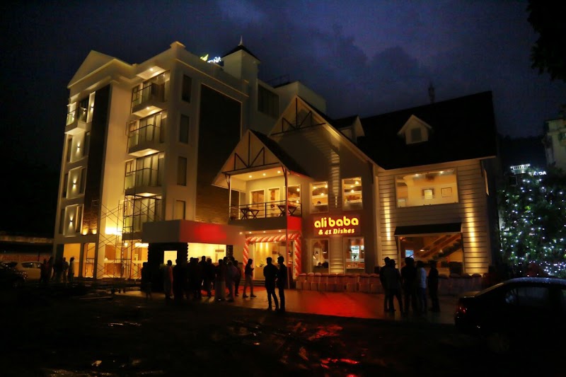 Alibaba & 41 Dishes - Alibaba & 41 Dishes, 13/421(1) & 13/421(2, Aluva - Munnar Road, Kallar - Mankulam Rd, Moolakadai, Munnar, Kerala 685612, India