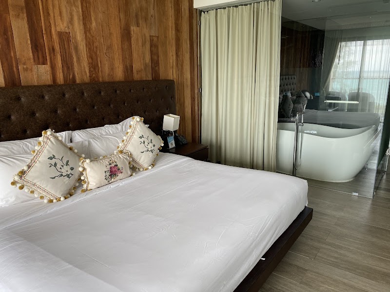 Le Coral Beach Resort & Café​ - Le Coral Beach Resort & Café​, 9 9m8 Natai Tambon Khok Kloi, Amphoe Thai Mueang, Chang Wat Phang-nga 82120, Thailand