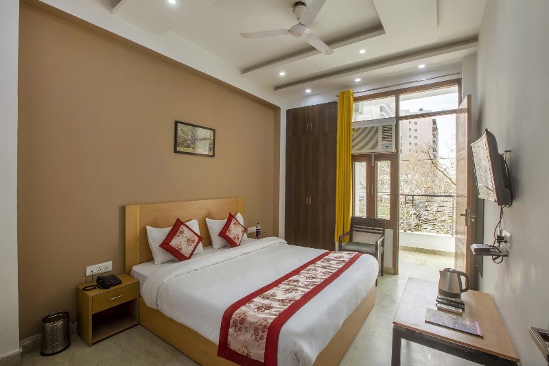 Hotel Surya Palace By Aura - Hotel Surya Palace By Aura BH-01, Tower Oshy Road, behind Noida One, near Shramdeep Apartments, Rasoolpur Nawada, Industrial Area, Sector 62, Noida, Uttar Pradesh 201309, India