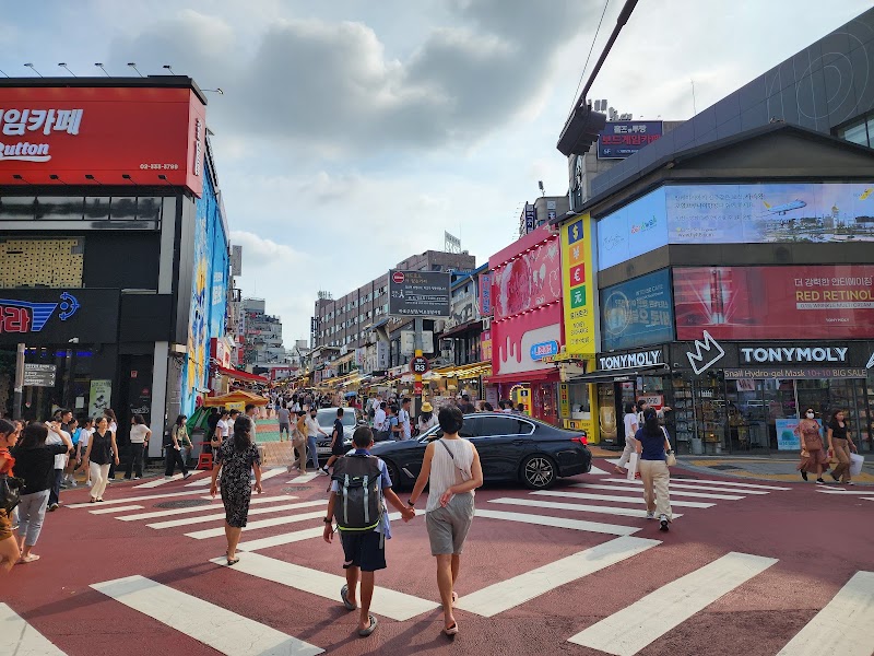 Hongdae Street - Hongdae Street 347-20 Seogyo-dong, Mapo-gu, Seoul, South Korea