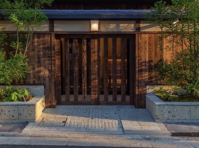 MR T Kamogawa East 12
