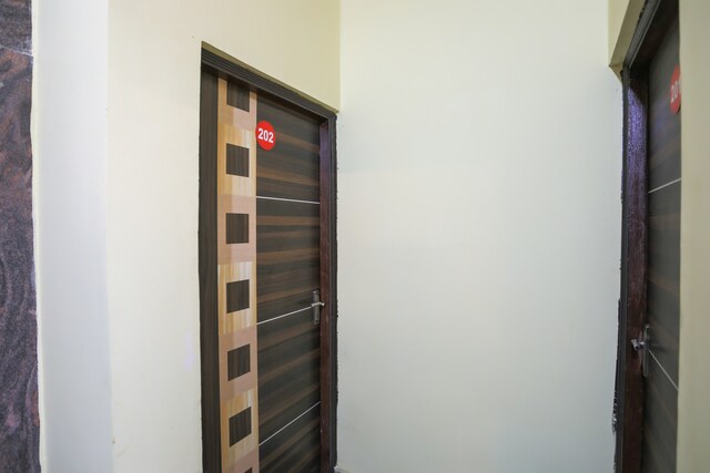OYO Flagship Hotel A S Residency - OYO Flagship Hotel A S Residency Plot no. 15 , Mamura, near Parthala Flyover, Chowk, Sector 121, Dadri, Noida, Uttar Pradesh 201309, India