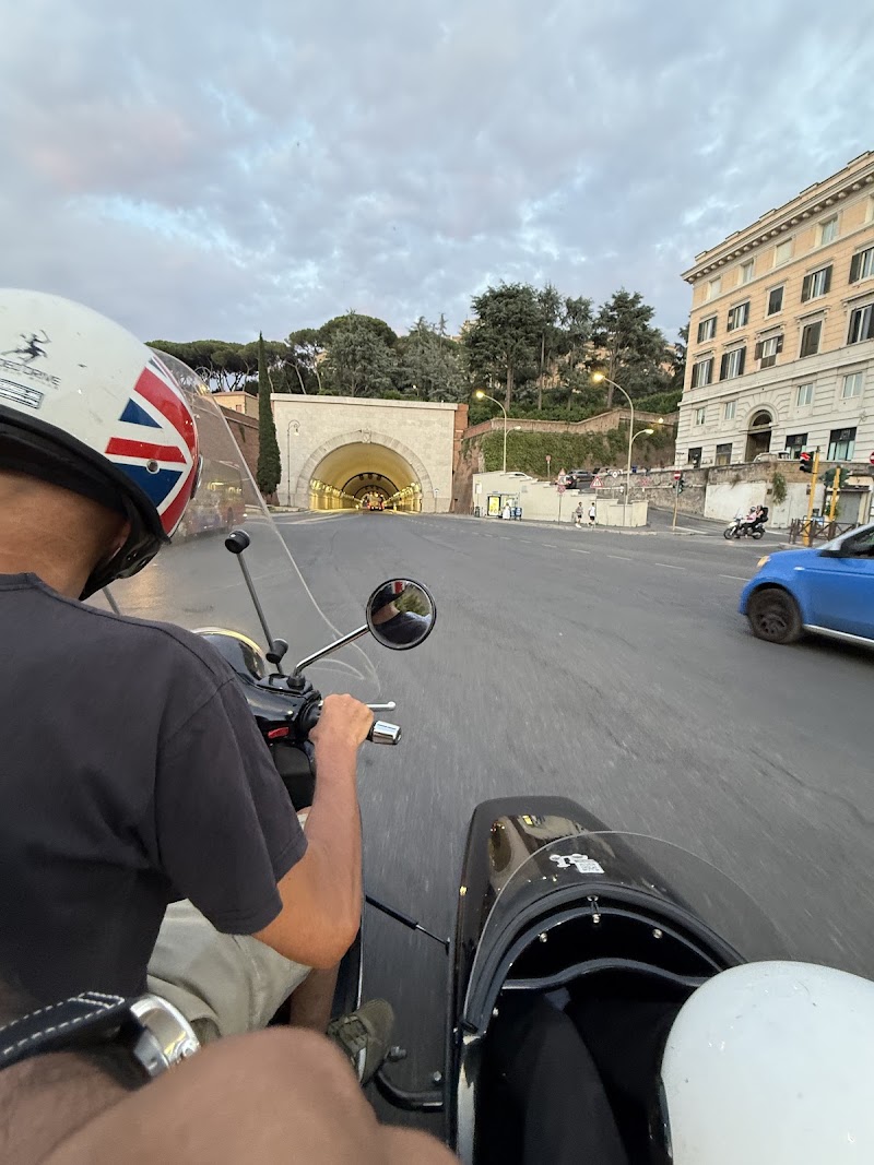 Vespa Tour In Rome | Rent a Vespa - Vespa Tour In Rome | Rent a Vespa, Via Santamaura, 21, 00192 Roma RM, Italy