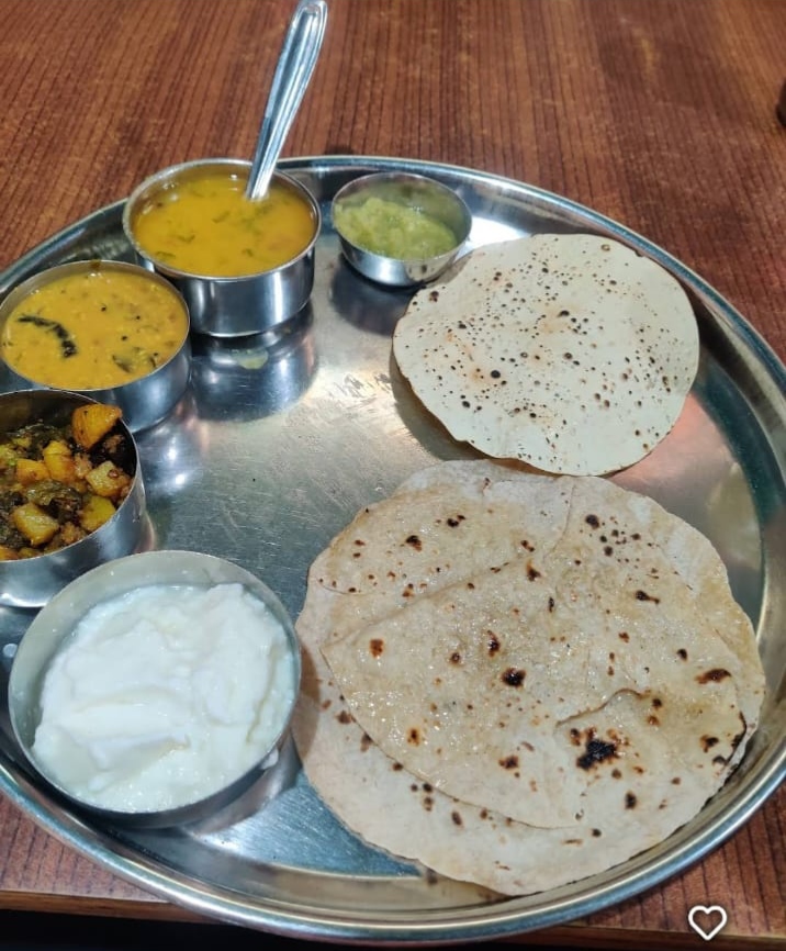Old Sharma Bhojnalaya Veg Restaurant - Old Sharma Bhojnalaya Veg Restaurant House No.0387, Street No. SK5, opposite Bus Stand, near Hanuman Mandir, Kholi Para, Gobra, Tarri, Chhattisgarh 493881, India