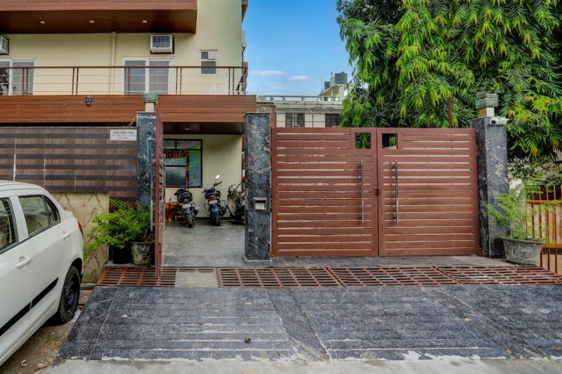 Super Collection O by OYO Sector 55 Noida Near Noida Stadium - Super Collection O by OYO Sector 55 Noida Near Noida Stadium Plot Number 33, Block E, Sector 55, Noida, Uttar Pradesh 201307, India