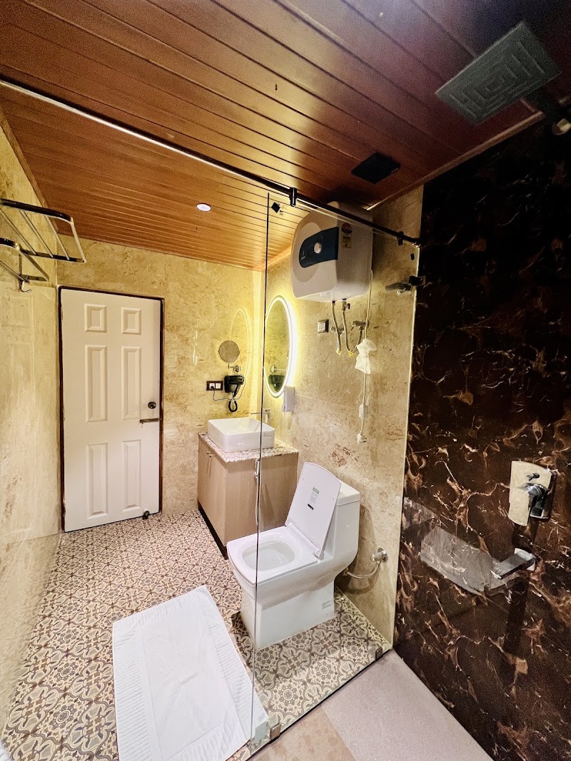 Echo Hotel and Spa by Tej Hotels and Resorts - Echo Hotel and Spa by Tej Hotels and Resorts On Mall, 2, Nehru Rd, Chowrastsa, Chauk Bazaar, Darjeeling, West Bengal 734101, India