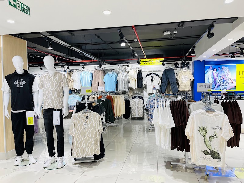 Max - Max No 33/1378/11, Ground Floor, D Mall, Chemmanthoor, Punalur, Kerala 691305, India