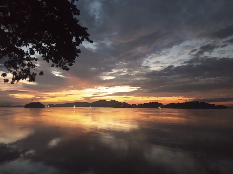 Uzan Bazar Park - Uzan Bazar Park, Upper Stand Road, Baruah Souk, Uzan Bazar, Guwahati, Assam 781001, India