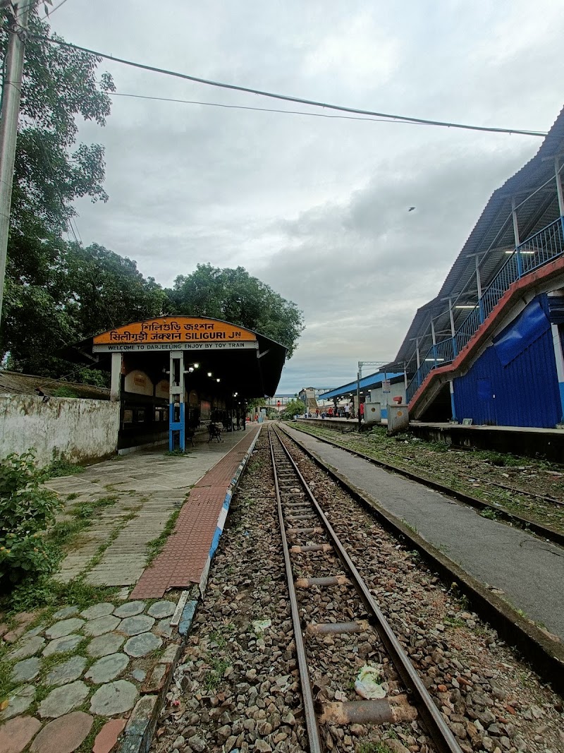 Siliguri Railway Station Junction - Siliguri Railway Station Junction PCF7+FJM, Ward 1, Patiram Jote, Siliguri, West Bengal 734003, India