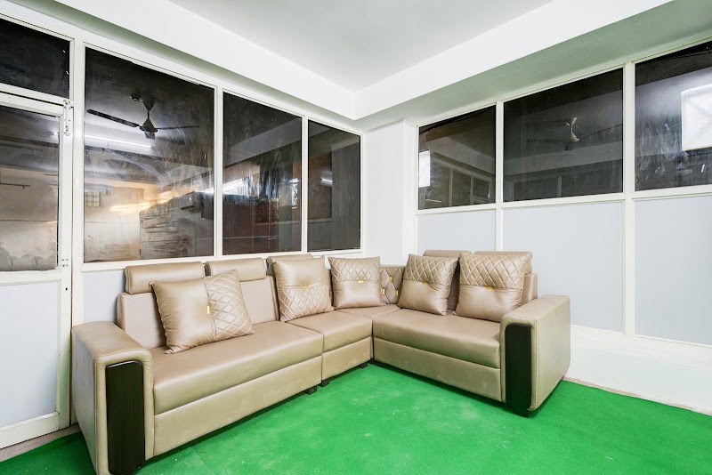 Super Townhouse by OYO - Super Townhouse by OYO, House Number 8, 5-255/66, near Nagarjuna Sagar Ring Road, Defence Colony, Rajiv Shetti Nagar, Kharmanghat, Hyderabad, Telangana 500097, India