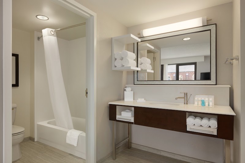 Hampton Inn & Suites Nashville-Downtown - Hampton Inn & Suites Nashville-Downtown, 310 4th Ave S, Nashville, TN 37201, USA