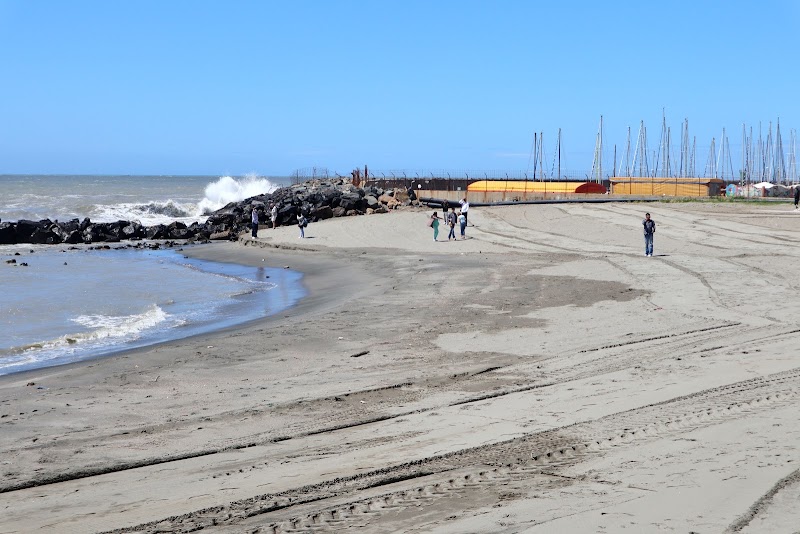 Spiaggia libera Grigia - Spiaggia libera Grigia, Lungomare Duca degli Abruzzi, 74, 00121 Lido di Ostia RM, Italy
