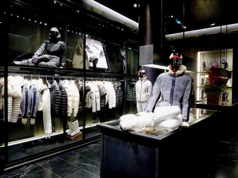 Moncler Frankfurt - Moncler Frankfurt, Goethestraße 25, 60313 Frankfurt am Main, Germany