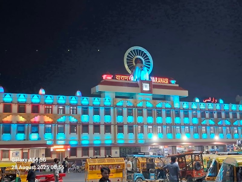 Varanasi Junction railway station - Varanasi Junction railway station maa surge balika intermediate collage, Railwayganj Colony, Varanasi, Uttar Pradesh 221002, India