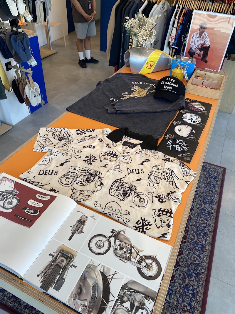 Deus Ex Machina - Sanur - Deus Ex Machina - Sanur, 87G7+G7P, Jl. Sanur Beach Street Walk, Sanur Kaja, Denpasar Selatan, Kota Denpasar, Bali 80228, Indonesia