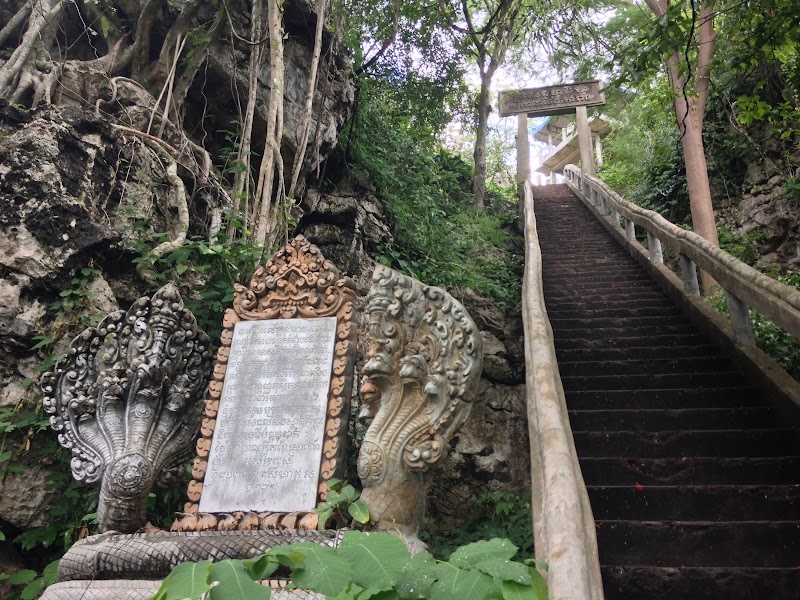 Phnom Sampow Pagoda - Phnom Sampow Pagoda, ផ្លូវ សំពៅ-បាណន់, ផ្លូវជាតិលេខ៥៧, Krong Battambang, Cambodia