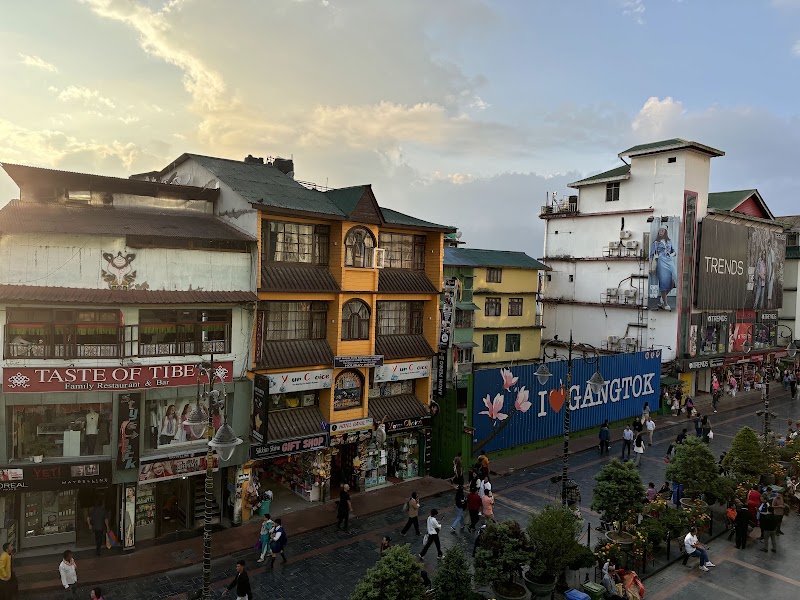 Hamro Bhansa Ghar - Hamro Bhansa Ghar 8JH7+34Q, Tibet Rd, Arithang, Gangtok, Sikkim 737101, India