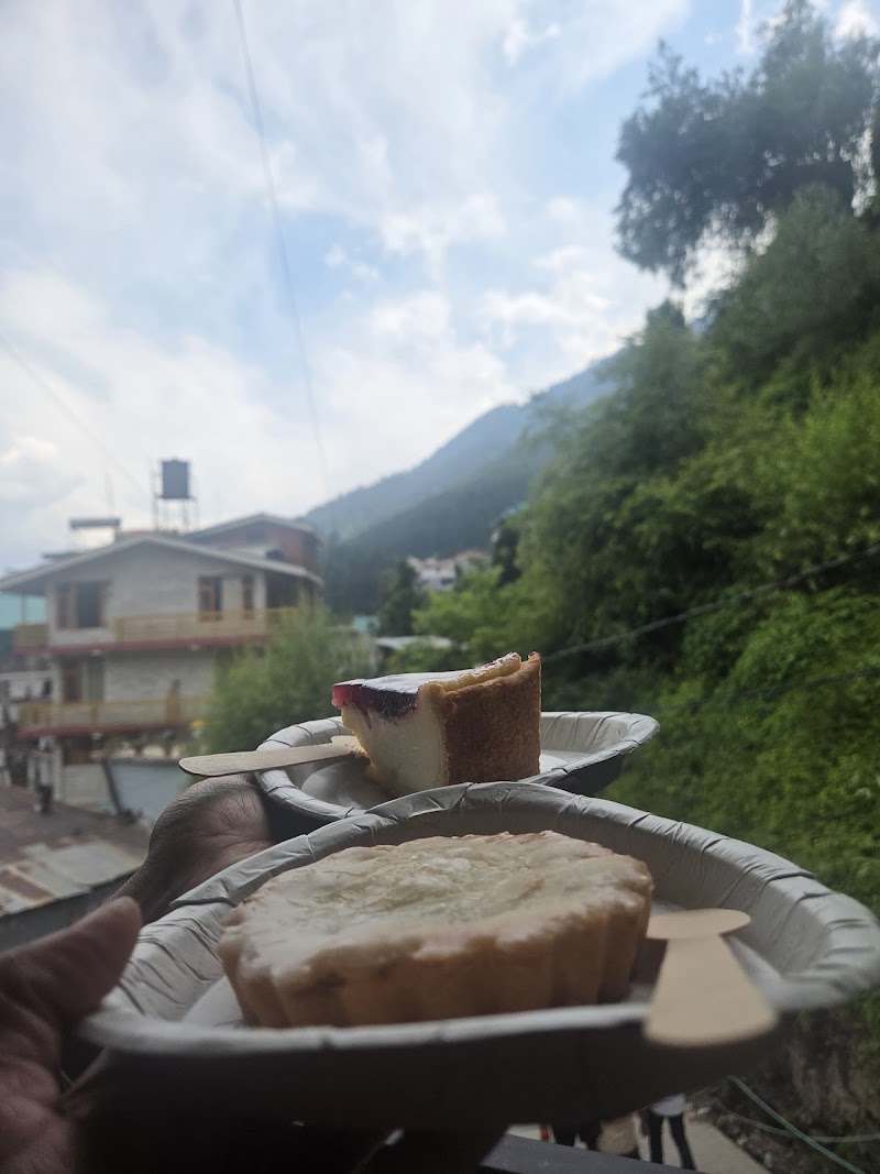 The Yellow Teapot - The Yellow Teapot 754G+7R4, Manu Temple Rd, Old Manali, Manali, Himachal Pradesh 175131, India