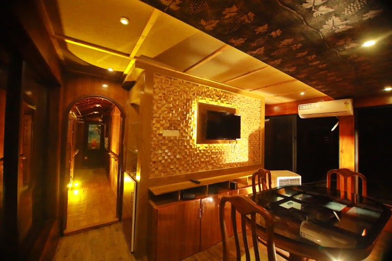 Alleppey Backwaters Boating - Alleppey Backwaters Boating Keralan dreams, Finishing Point Rd, ward avalookunnu, Thathampally, Alappuzha, Aryad South, Kerala 688013, India