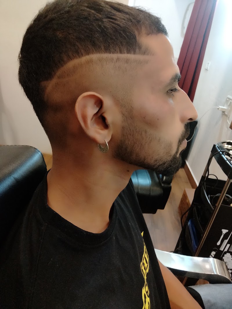 The Bina unisex salon - The Bina unisex salon Deul waddo anjuna, near Bean me up restaurant, Vagator, Mapusa, Anjuna, Goa 403509, India