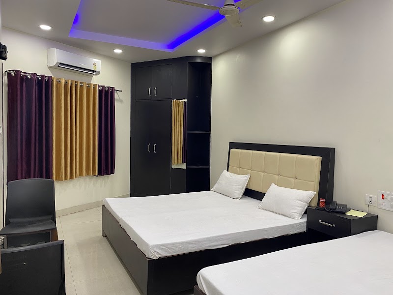 HARJAS HOTEL - HARJAS HOTEL, Aliganj Rd, Mela Maidan, Golapanjabi market, Gola, Uttar Pradesh 262802, India