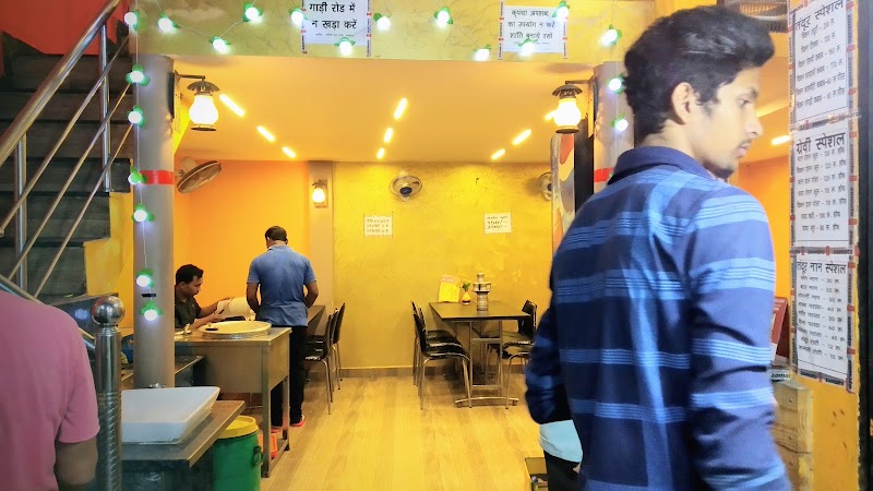 Hotel Al-Taha - Hotel Al-Taha Baijnath Para Mehbubia, Raipura Chowk Rd, Raipur, Chhattisgarh 492001, India